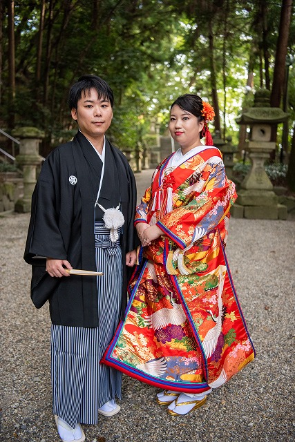 大阪府東大阪市 枚岡神社 白無垢＋綿帽子 色打掛(八重重ね) | 神前式