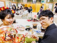 挙式後衣装付き会食へ